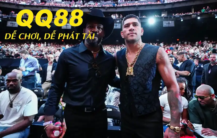 Jon Jones (trái) và Alex Pereira.