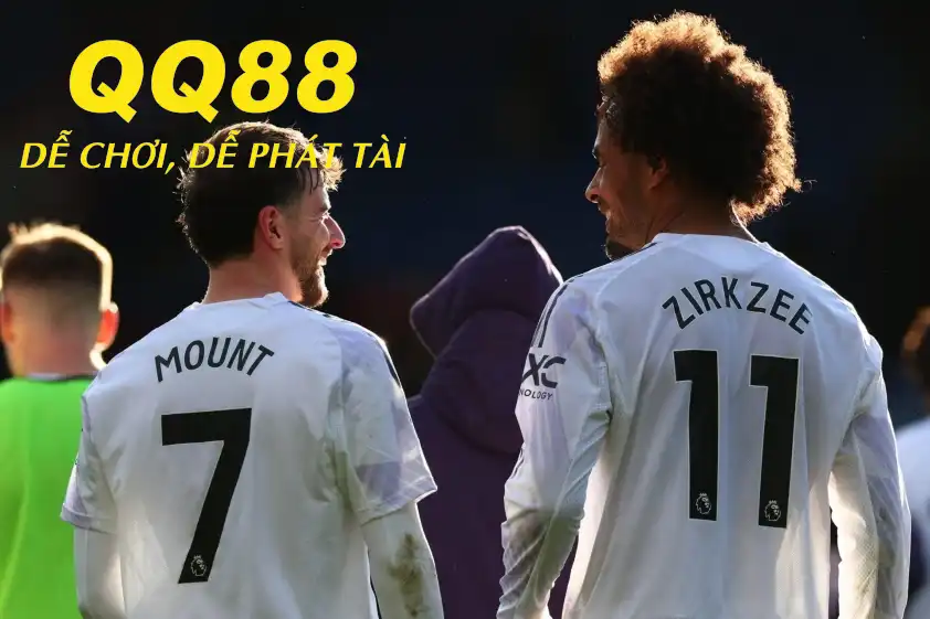Joshua Zirkzee và Mason Mount đều lập công từ các pha đá phạt của Bruno Fernandes. (Ảnh: Goal)